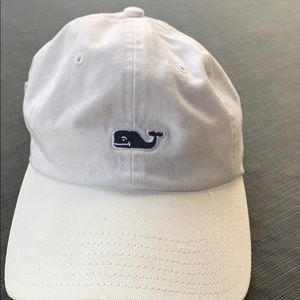 White vineyard vines hat